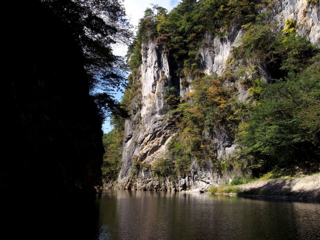 4. 【岩手県】船頭の舟歌をききながら東北で景勝めぐりを楽しめる観光地「猊鼻渓」