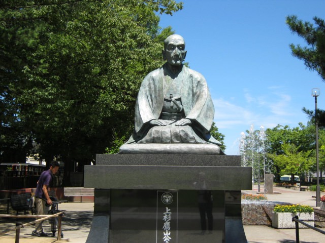 10. 【米沢市】日本史ファンには外せない！あの有名な武将を祀った「上杉神社」