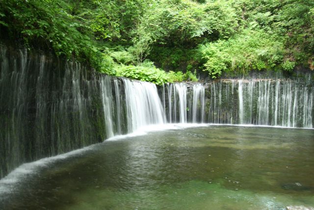 4.美しい自然の風景。軽井沢で人々を魅了するスポット「白糸の滝」