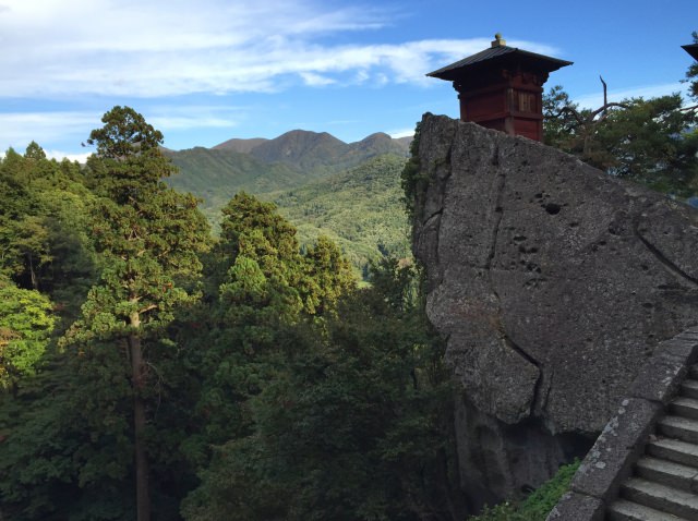 8. 【山形県】東北でも外せない歴史的なスポット！「宝珠山立石寺」