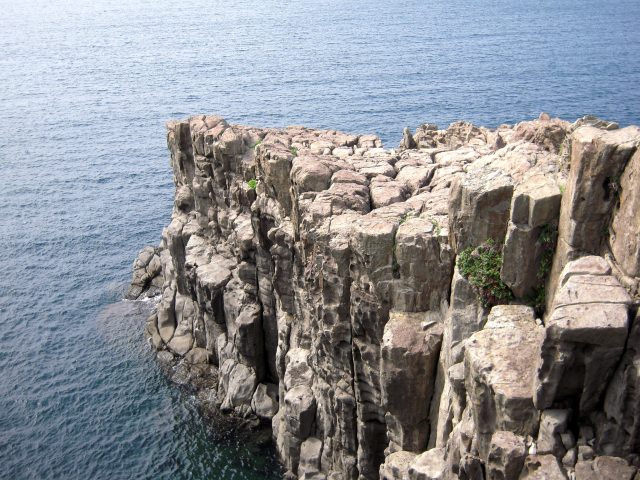 4. 日本海沿岸に広がる絶景。福井で見るべき景色「東尋坊」