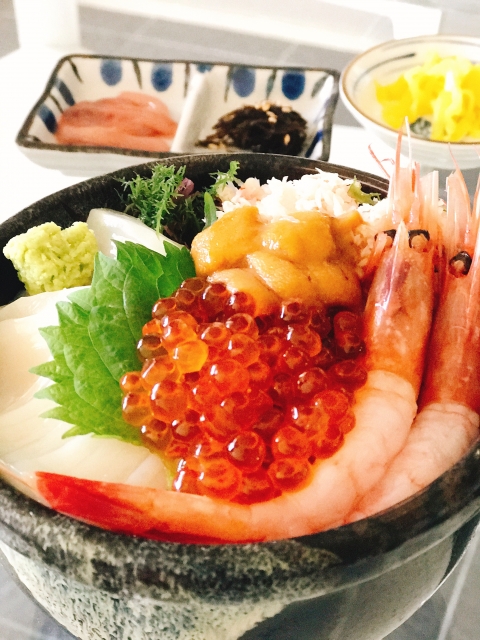 函館のどんぶり横丁グルメを堪能する おすすめ海鮮丼10選 Seeingjapan