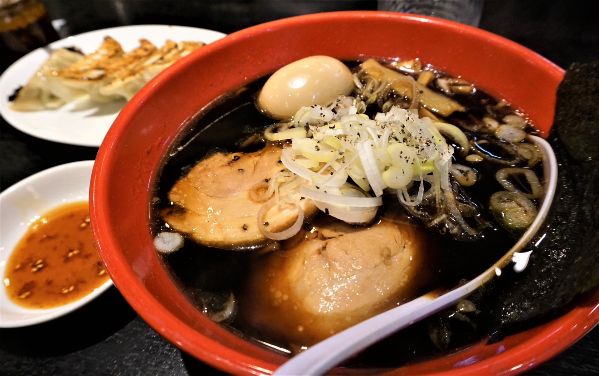富山県であのブラックラーメンが食べたいなら、おすすめ人気店10選 | SeeingJapan